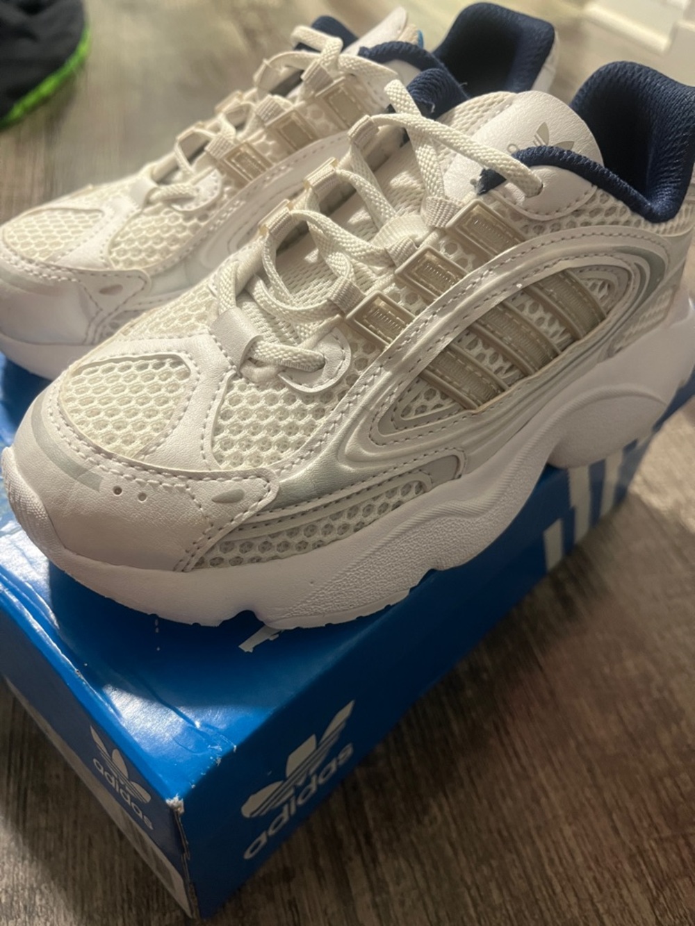 Adidas Ozmillen Kids White and Navy Mesh Athletic Sneakers Size 13 boys girls